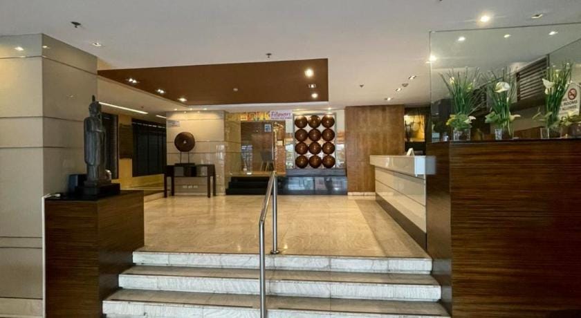 A venue Residences 12L Apartment in Makati