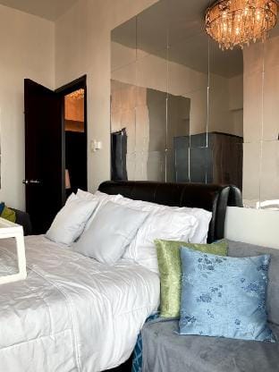 The Modish Place At San Lorenzo 2 Bedroom Vacation rental in Pasay