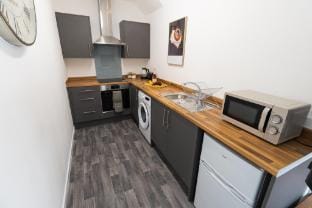 Henry House in Town Centre by Yoko Property Vacation rental in England