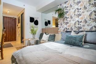 Fully Furnished Urban Oasis : Free Pool Stay Vacation rental in Quezon City