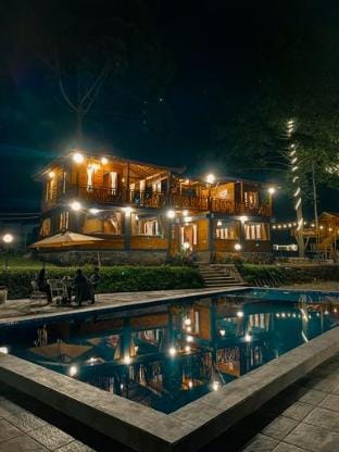 Woodhill by Nginapsini Villa in Cisarua
