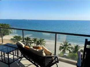 Panorama Seaview Suite (Escape Front) Apartment in Chon Buri Changwat
