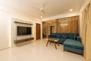 Anjuna 7bhk villa with pool & jacuzzi 1km to beach Vacation rental in Goa, India