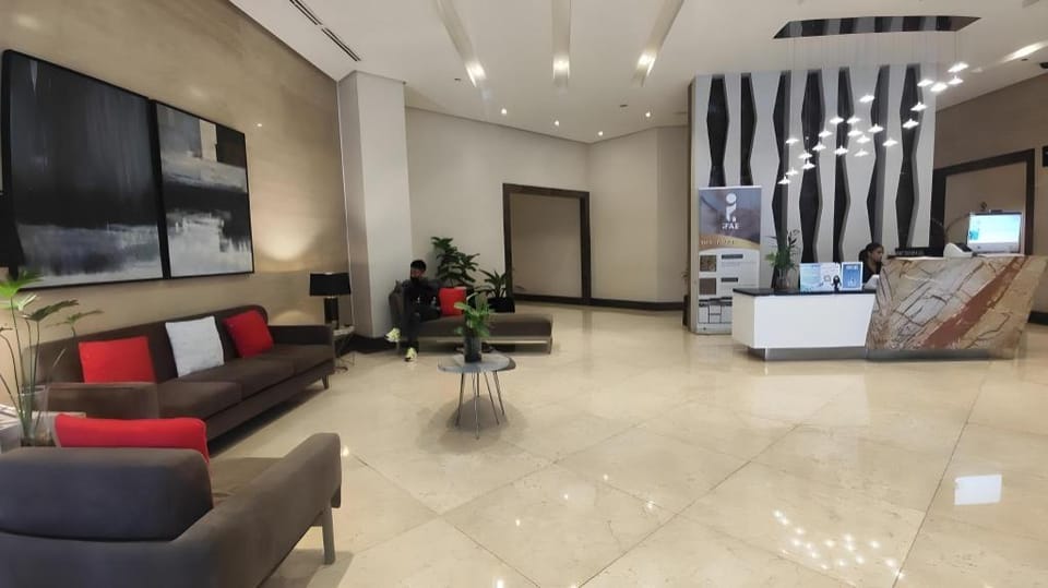 Owls and Larks BnB: 300mbps WiFi, Netflix, Coffee Apartment in Makati