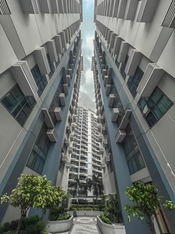 Owls and Larks BnB: 300mbps WiFi, Netflix, Coffee Apartment in Makati