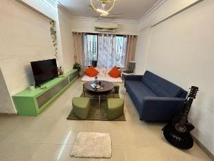 HAPPY HOUSE- Andheri West RTO Kokilaben Hospital Apartment in Mumbai