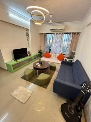 HAPPY HOUSE- Andheri West RTO Kokilaben Hospital Apartment in Mumbai