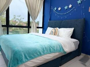 Santorini 3000sqft Villa, Rooftop BBQ, 5BR, 13 Pax Vacation rental in Subang Jaya