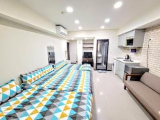 Ximending (Emei 60) elevator, 2 minutes to the MRT Apartment in Taipei City