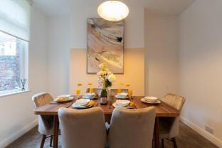 Hanson House in Town Centre by Yoko Property Vacation rental in England