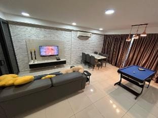 Ekocheras mall 3 bedroom #arcade game #Wi-Fi Vacation rental in Federal Territory of Kuala Lumpur