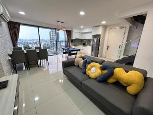 Ekocheras mall 3 bedroom #arcade game #Wi-Fi Vacation rental in Federal Territory of Kuala Lumpur