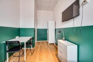 HOSTEL Room  with 2 single beds and shared baths Apartment in Poland