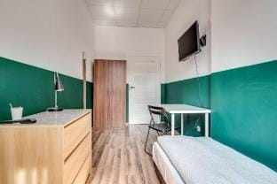 HOSTEL. Single room with shared bathroom Apartment in Poland