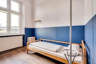 HOSTEL. Single room with shared bathroom Apartment in Poland