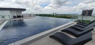 Calming Room, Kozi Square Kuching City Apartment in Kuching