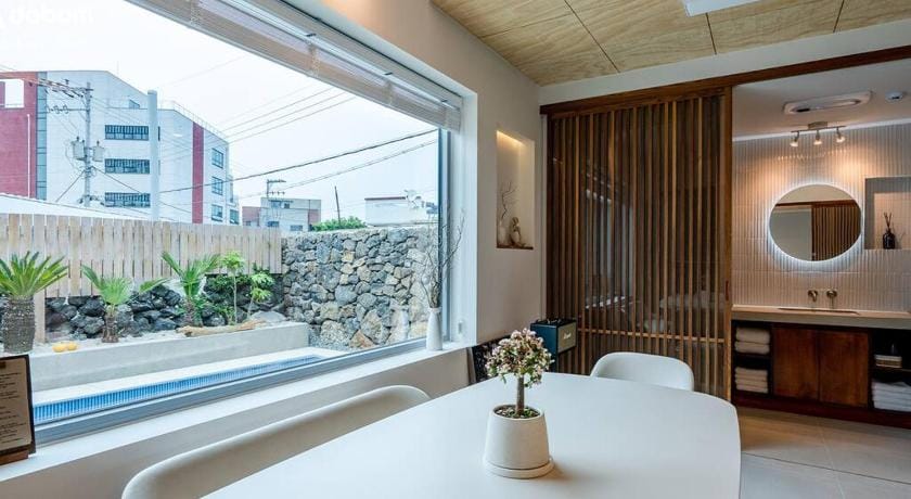 holdinhamdeok with pool Bed and Breakfast in South Korea