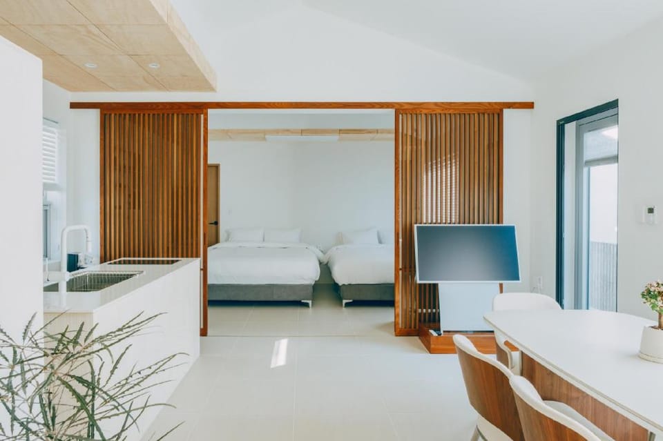 holdinhamdeok with pool Bed and Breakfast in South Korea