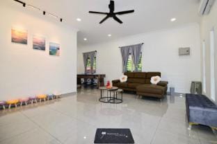 Daisy Homestay 63 Pangkor Vacation rental in Perak