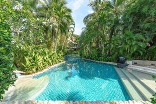 Villa Suriyana 7BR Lux Pool , Walk to Surin Beach Villa in Choeng Thale