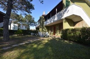 Gorgeous four room apartment in a residence with pool Apartment in Bibione