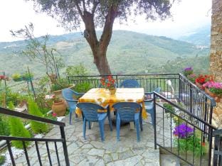Casa Mamma Rosetta, one step away from the sea, the mountains and the cycle path Vacation rental in Liguria