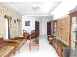Party friendly 3BHK near Bollywood Kapoors Khans Vacation rental in Mumbai