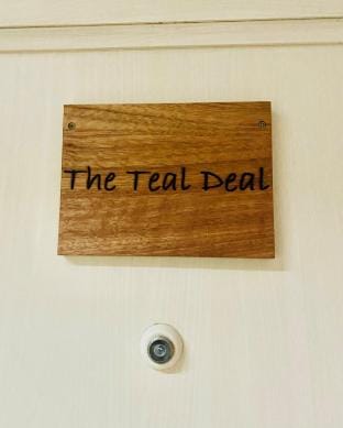 The Teal Deal - A Cool Place Apartment in Paranaque