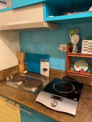 The Teal Deal - A Cool Place Apartment in Paranaque