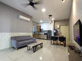 Atlantis 1BR Poolview 4Pax A15 -Wifi/TvBox/Parking Vacation rental in Malacca