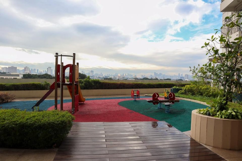 Cozy 2BR Condo Near St. Lukes Apartment in Manila City
