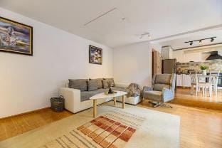 Cozy House w. private Terrace, Bbq & Free Parking Vacation rental in Brasov
