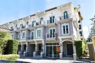 Sukhumvit Houses Vacation rental in Bangkok