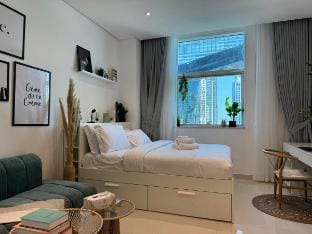 ASHRI Boho Condo in Downtown, Maison Cour Jardin Vacation rental in Dubai