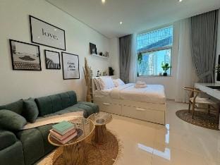 ASHRI Boho Condo in Downtown, Maison Cour Jardin Vacation rental in Dubai