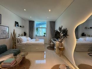 ASHRI Boho Condo in Downtown, Maison Cour Jardin Vacation rental in Dubai