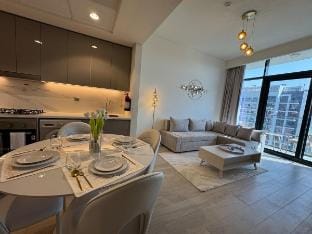 ASHRI Luxurious Home, 10 mins to Burj Khalifa Vacation rental in Dubai