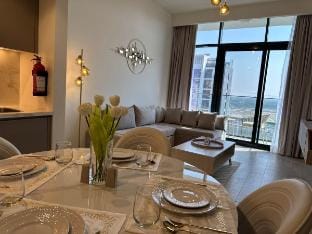 ASHRI Luxurious Home, 10 mins to Burj Khalifa Vacation rental in Dubai