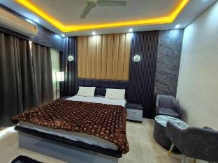 The Urban Oasis 
Get luxury stay

Omaxe Hazratganj Vacation rental in Lucknow