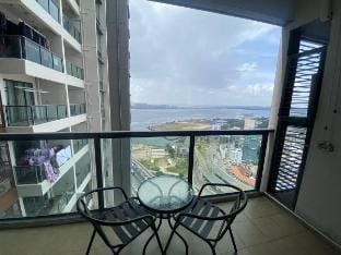 R&F Premium 2R2B Homestay By Wan Li Vacation rental in Johor Bahru