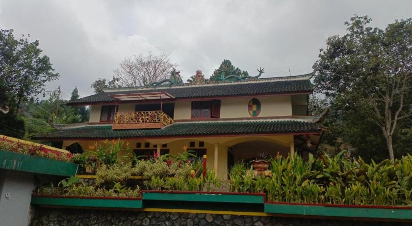 Akuja glamping room resto by VIBHM Resort in Cisarua