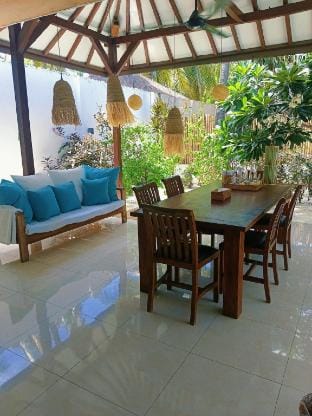 Villa Dunia 400M Pool 2BR Vacation rental in Pemenang