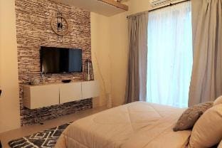 Crosswinds Family Staycation with Alpine Breeze Apartment in Tagaytay