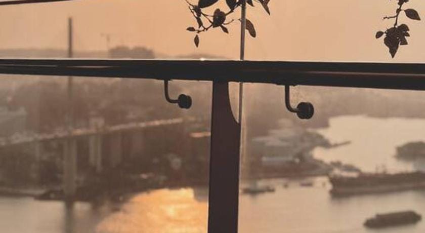LamHome - Homestay seaview sunset in Ha Long Apartment in Laos