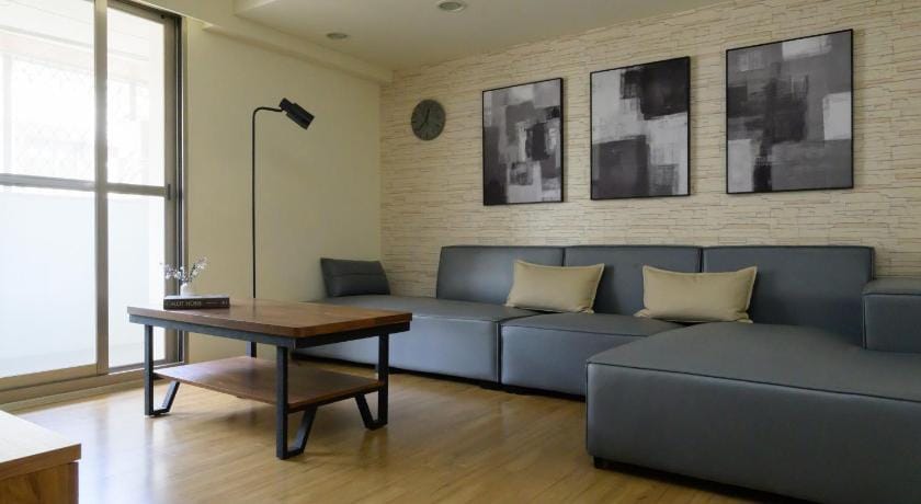 Convenient 4B4b (3 Ensuites) 1min to Blue Line MRT Apartment in Taipei City