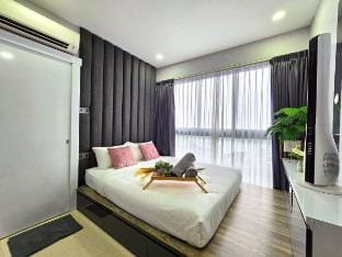 Loft Suite Seaview near JB CIQ 6-7Pax Apartment in Johor Bahru