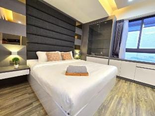 Loft Suite Seaview near JB CIQ 6-7Pax Apartment in Johor Bahru