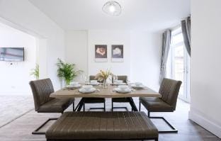 3 Bed House, Free Parking, Garden Vacation rental in Wigan