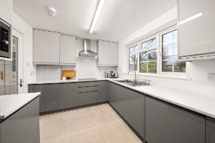 4 Bed House, Free Parking & Town Centre | Patio Vacation rental in Maidenhead