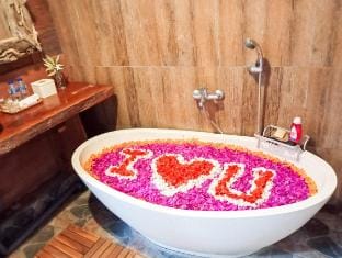 Romantic Lightfull Wooded House Vacation rental in Payangan